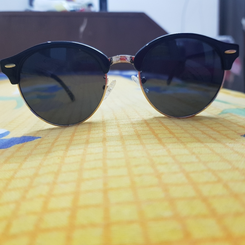 Sunglasses - Picture 4 of 5
